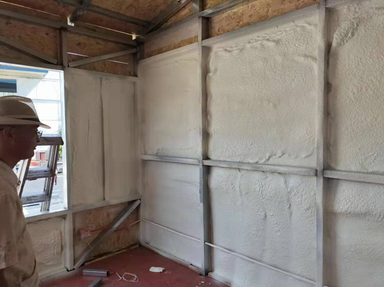 輕鋼別墅聚氨酯噴涂設備_ 冷庫噴涂保溫發泡噴涂設備