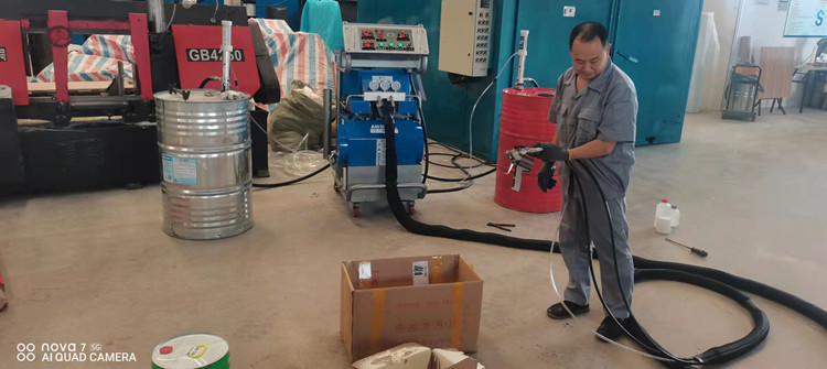 聚氨酯噴涂機(jī)多少錢一臺(tái)_聚氨酯噴涂設(shè)備生產(chǎn)廠家