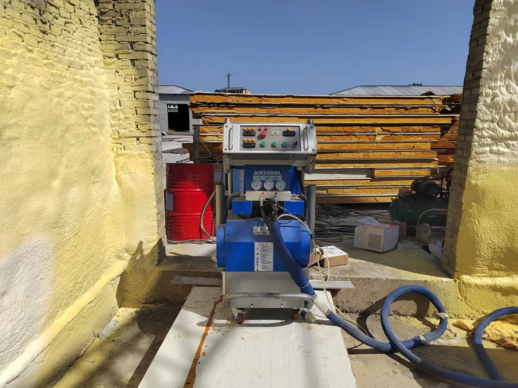 JHBW-AH3500L聚氨酯噴涂現場